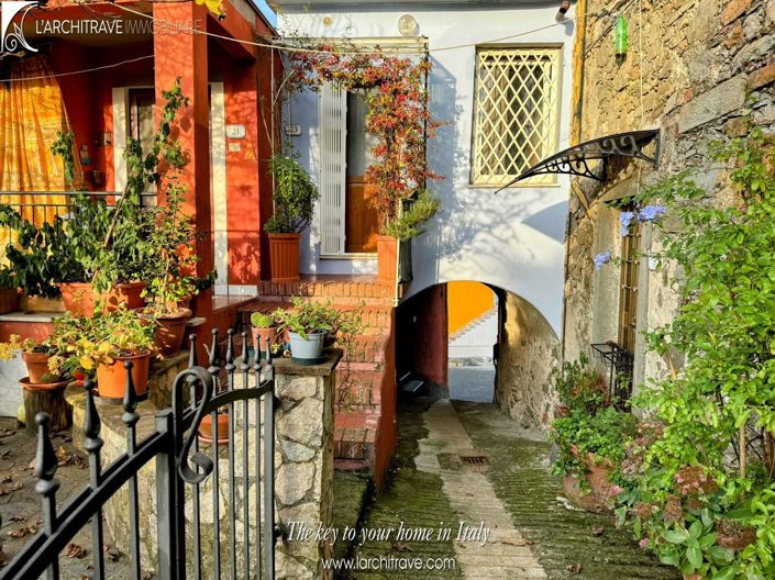 Image No.16-1 Bed House for sale