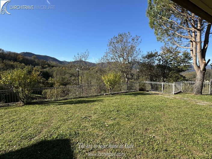 Image No.2-5 Bed Villa for sale