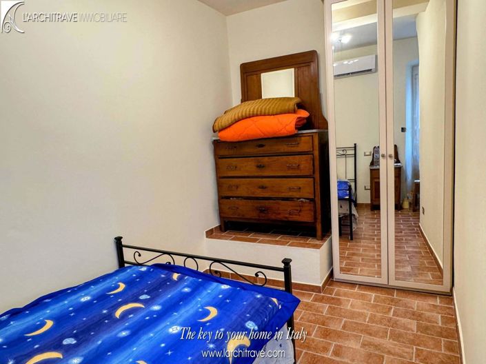 Image No.10-3 Bed House for sale