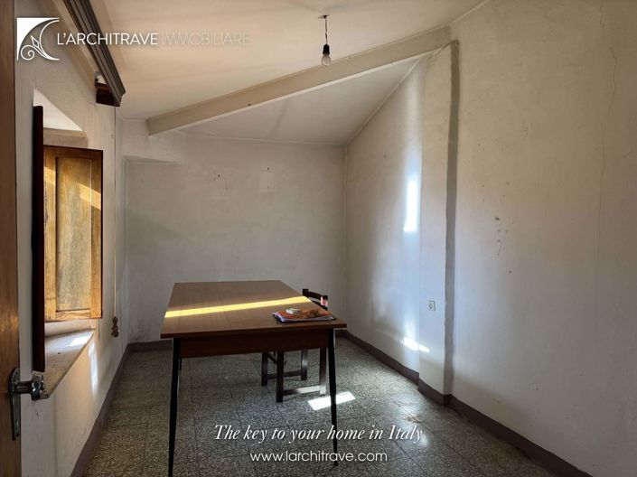 Image No.8-3 Bed House for sale