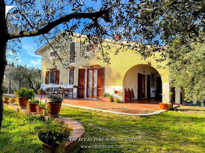 Image No.1-6 Bed Villa for sale