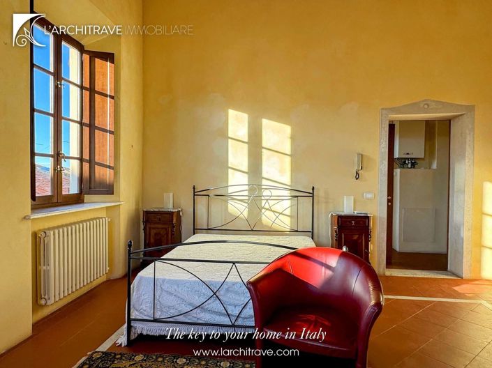 Image No.18-3 Bed House for sale