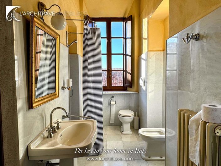 Image No.19-3 Bed House for sale