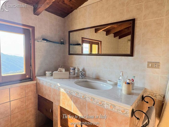 Image No.13-2 Bed House for sale