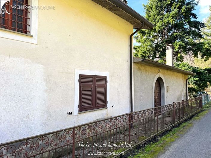 Image No.1-4 Bed House for sale