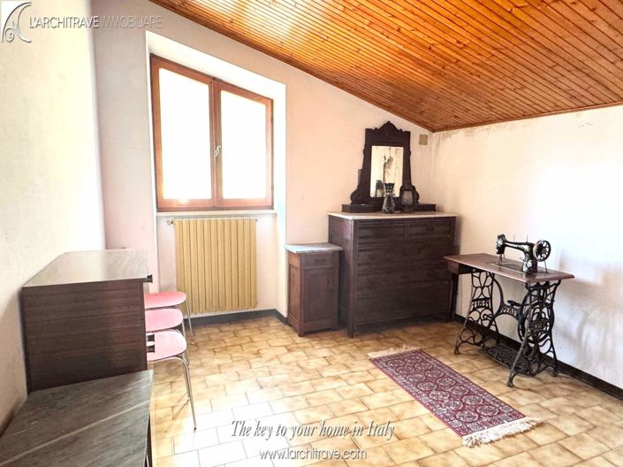 Image No.11-4 Bed House for sale