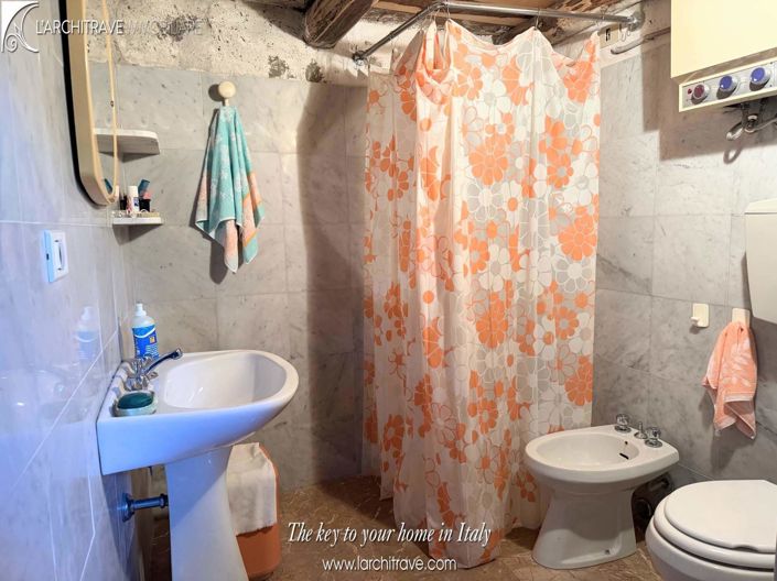 Image No.10-2 Bed House for sale