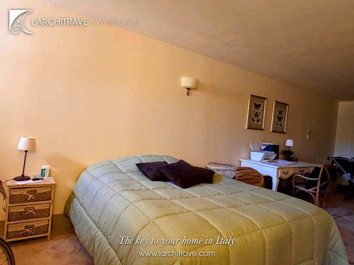 Image No.12-2 Bed House for sale