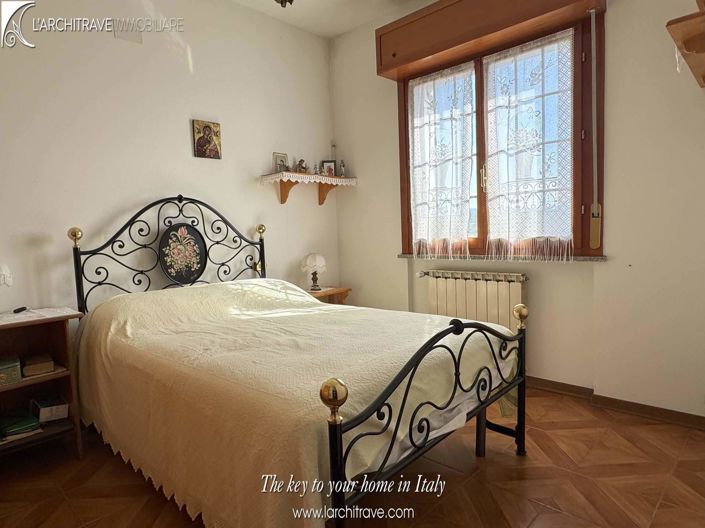 Image No.7-3 Bed House for sale