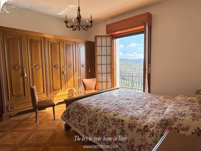 Image No.9-3 Bed House for sale