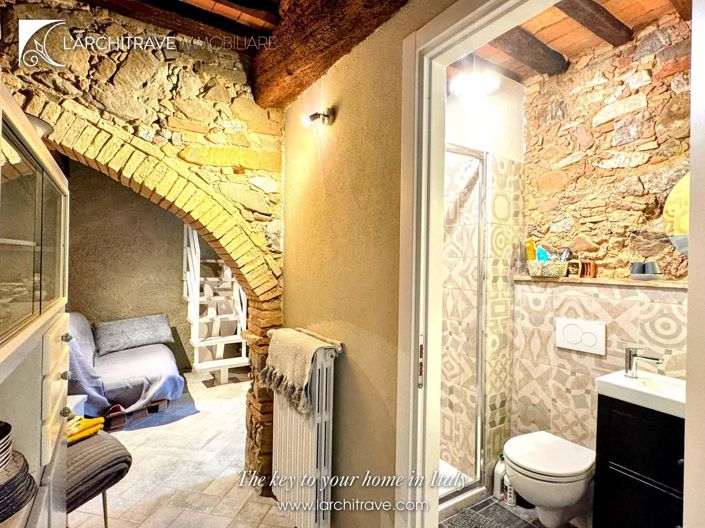 Image No.10-2 Bed House for sale