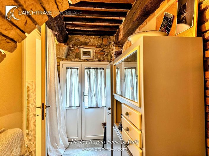 Image No.12-2 Bed House for sale