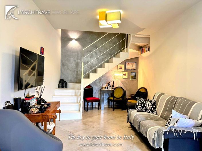 Image No.17-2 Bed House for sale