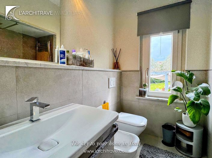 Image No.18-2 Bed House for sale