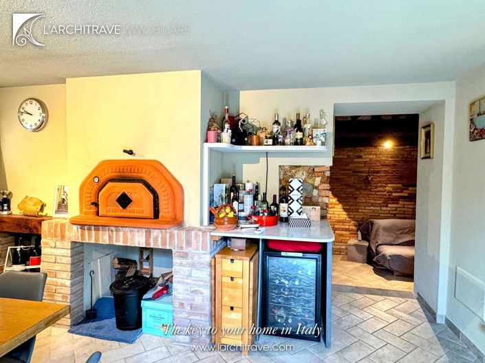 Image No.5-2 Bed House for sale