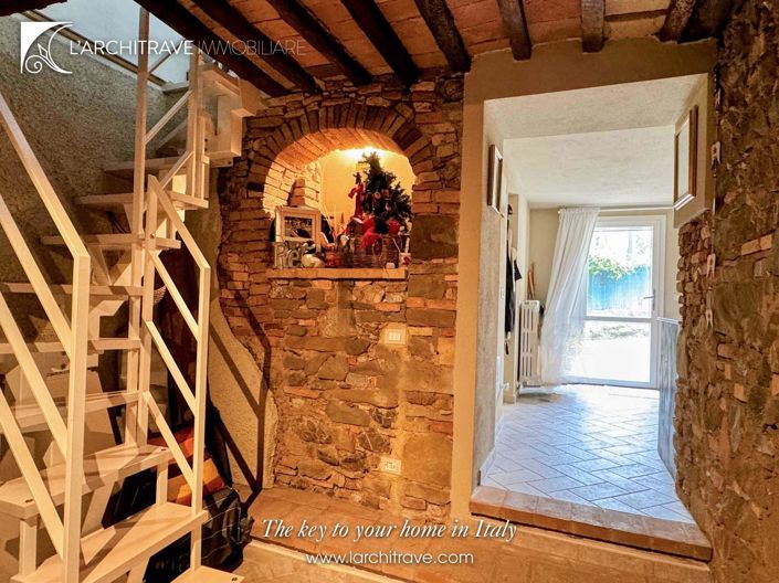 Image No.6-2 Bed House for sale