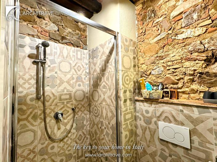 Image No.9-2 Bed House for sale