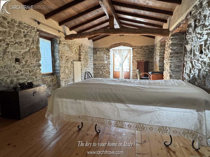 Image No.13-1 Bed House for sale