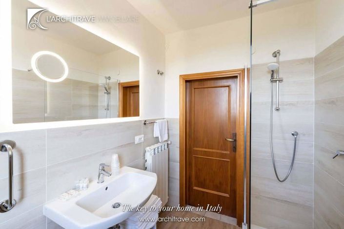 Image No.10-1 Bed House for sale