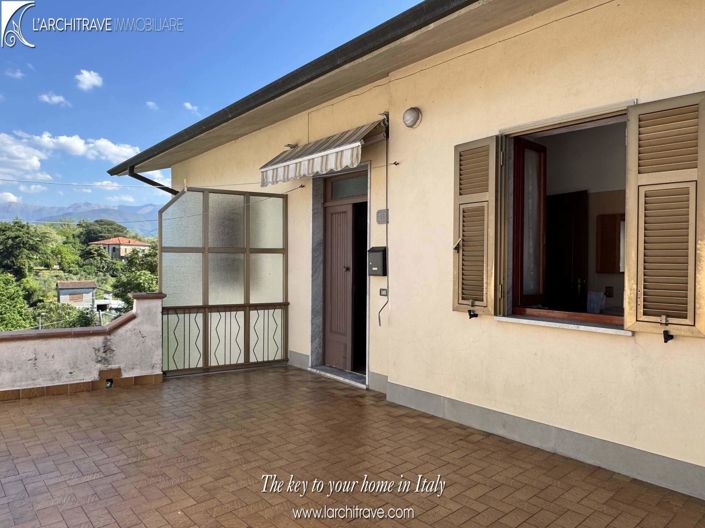 Image No.4-2 Bed House for sale