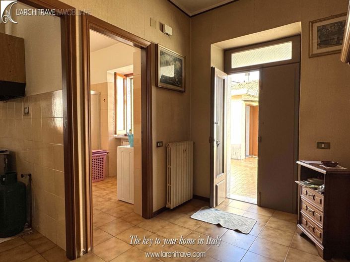 Image No.5-2 Bed House for sale