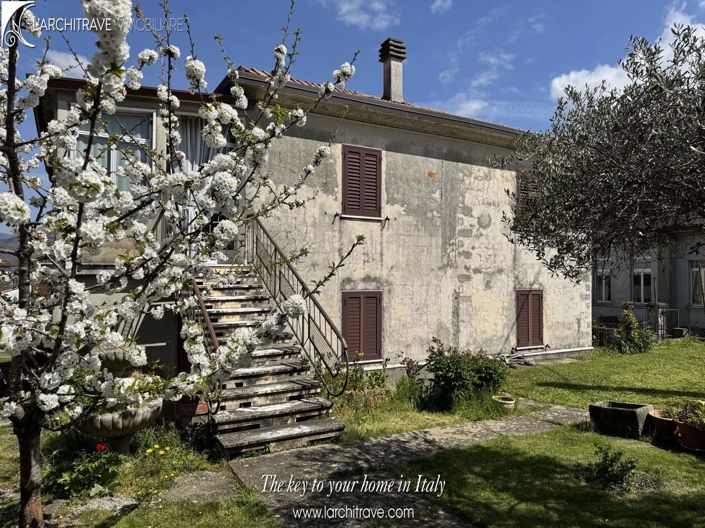 Image No.1-4 Bed House for sale