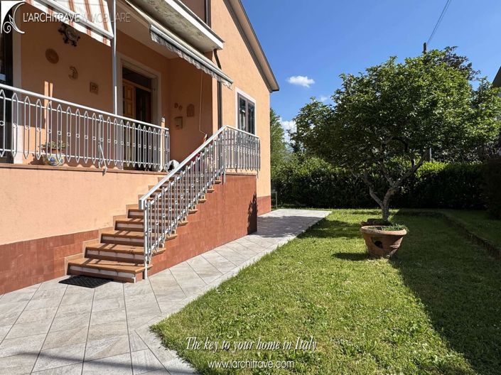 Image No.1-2 Bed House for sale