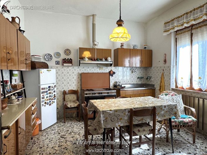 Image No.5-2 Bed House for sale