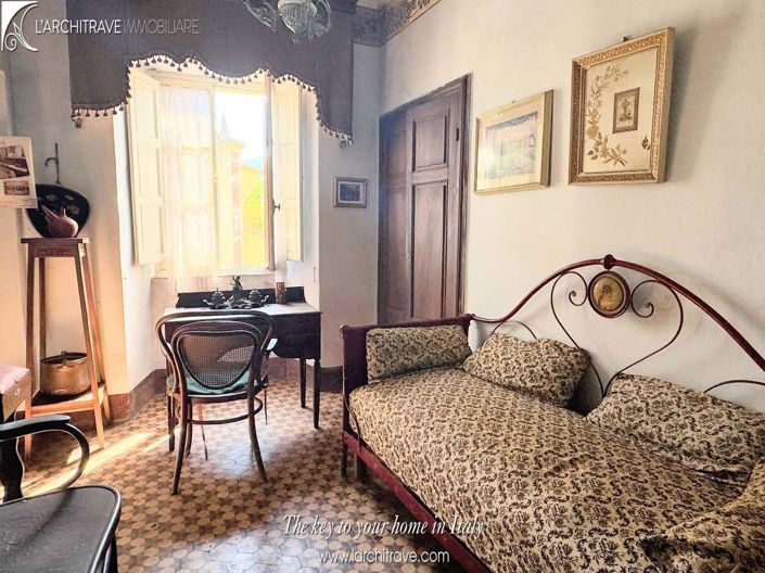 Image No.14-8 Bed House for sale