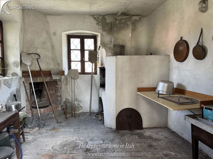 Image No.16-8 Bed House for sale