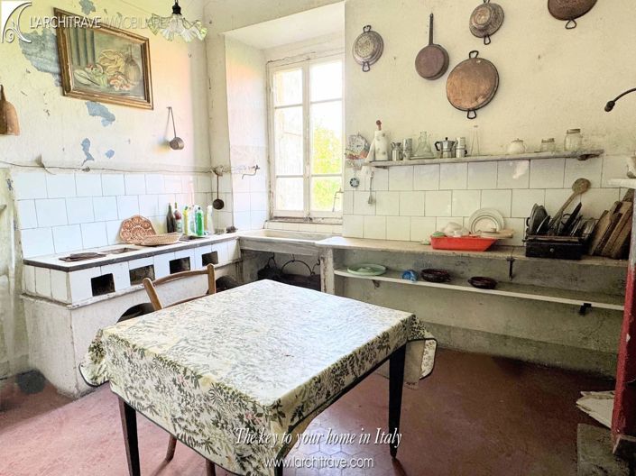 Image No.7-8 Bed House for sale