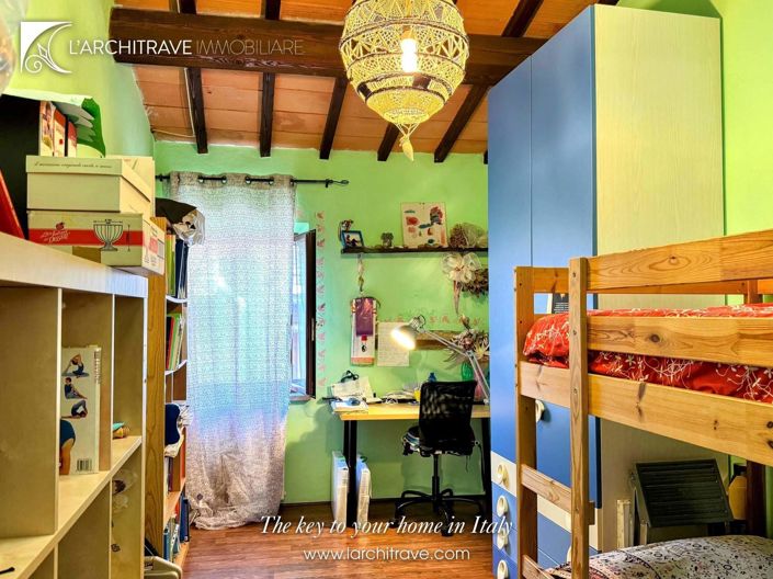 Image No.10-2 Bed House for sale