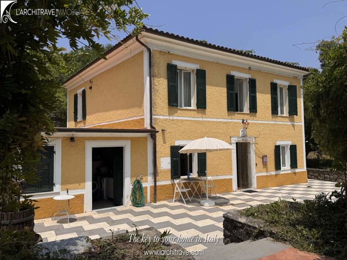 Image No.1-4 Bed Villa for sale