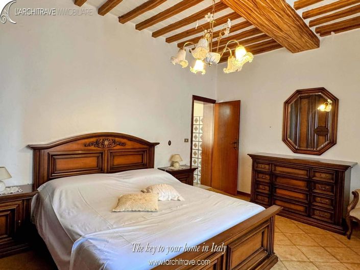 Image No.10-3 Bed House for sale