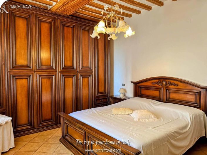 Image No.11-3 Bed House for sale