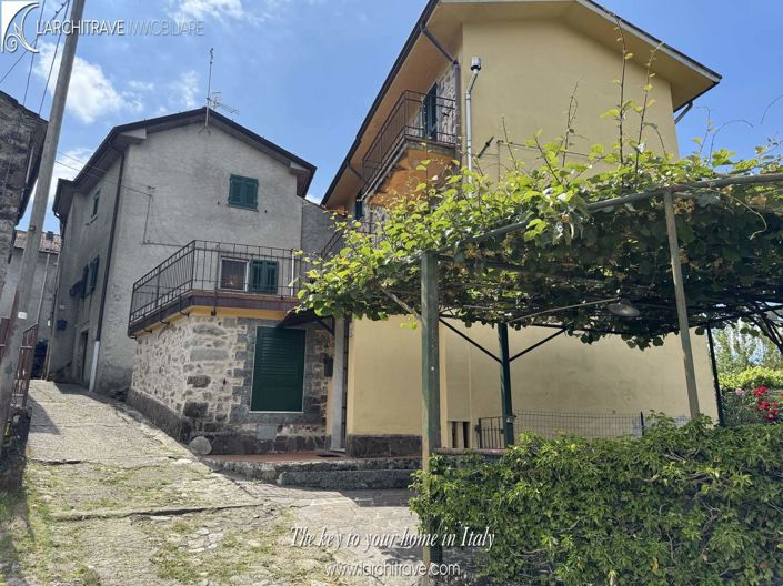 Image No.1-2 Bed House for sale