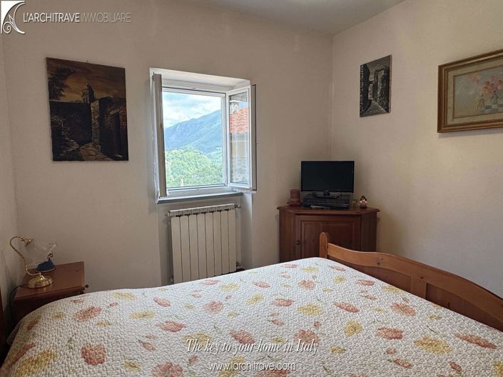 Image No.12-2 Bed House for sale