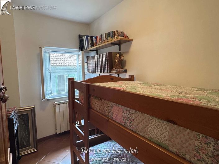 Image No.13-2 Bed House for sale