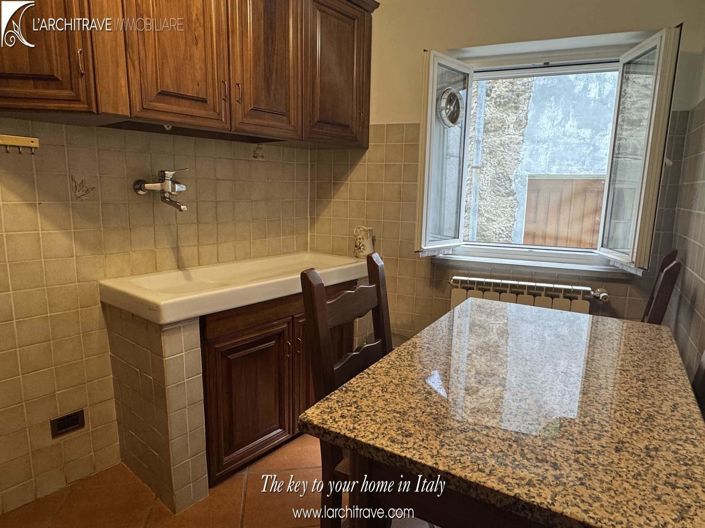 Image No.5-2 Bed House for sale