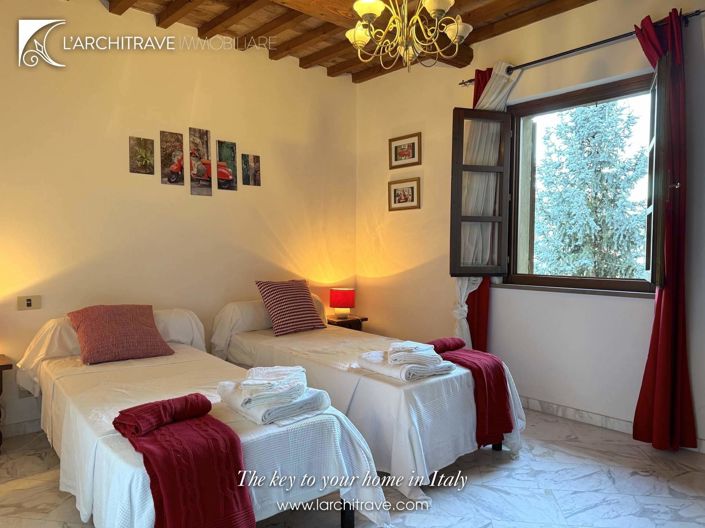 Image No.12-3 Bed House for sale