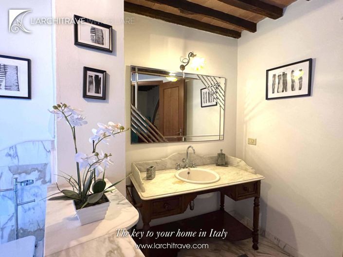 Image No.15-3 Bed House for sale