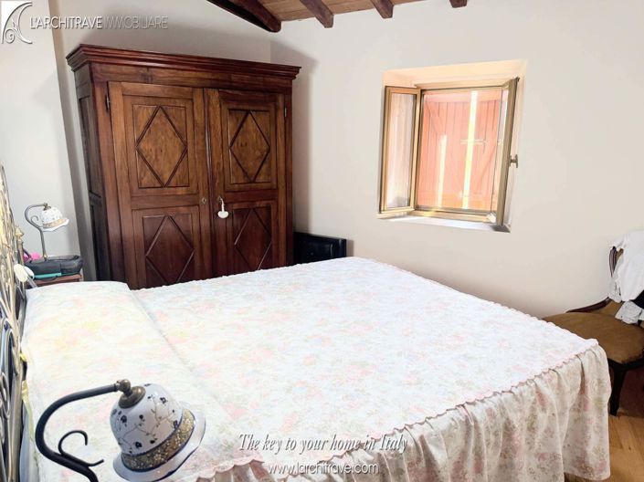 Image No.8-2 Bed House for sale