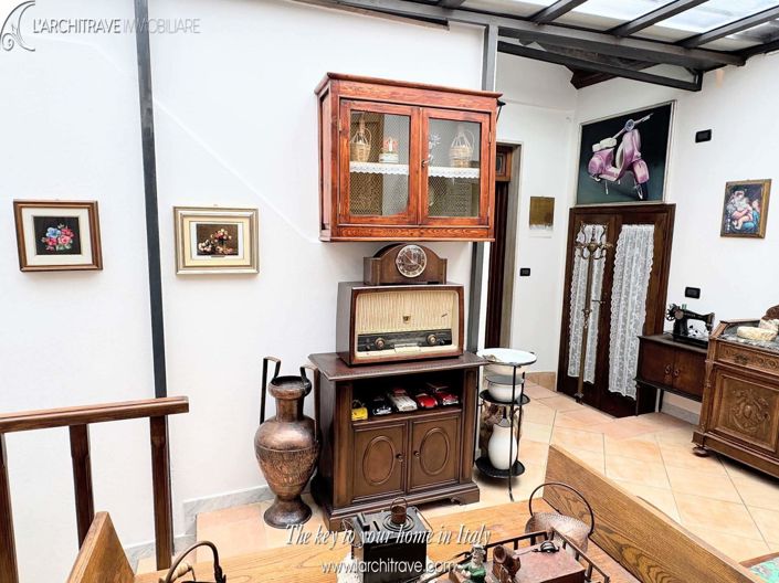 Image No.6-2 Bed House for sale