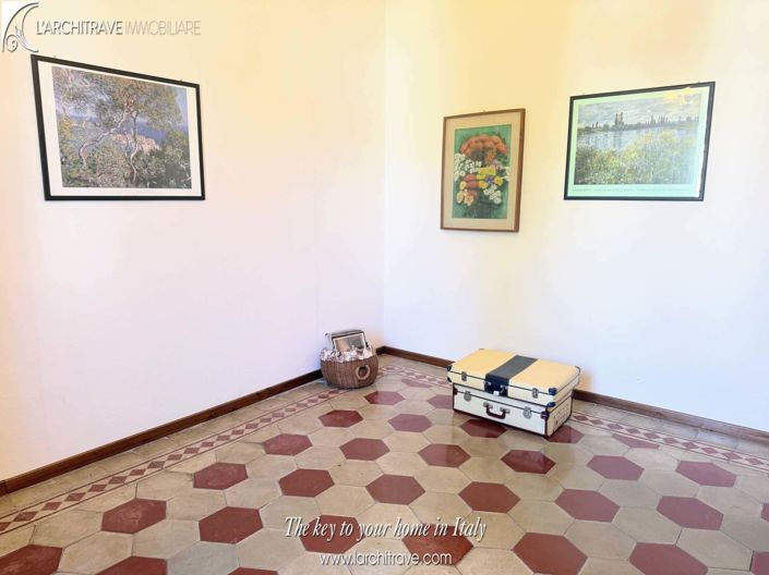 Image No.11-5 Bed House for sale