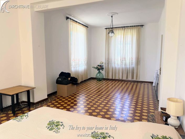 Image No.14-5 Bed House for sale