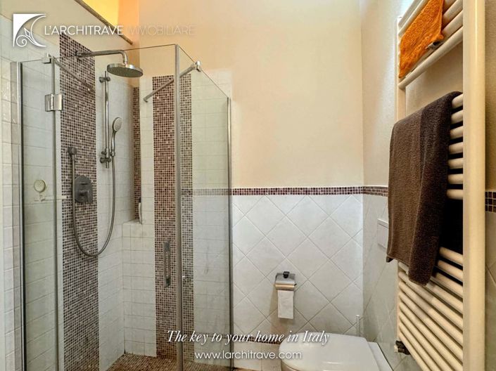 Image No.18-3 Bed House for sale