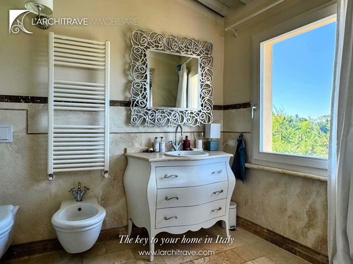 Image No.22-3 Bed House for sale