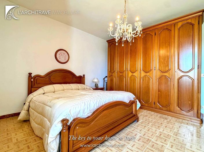 Image No.19-3 Bed House for sale