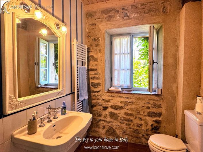 Image No.10-3 Bed House for sale