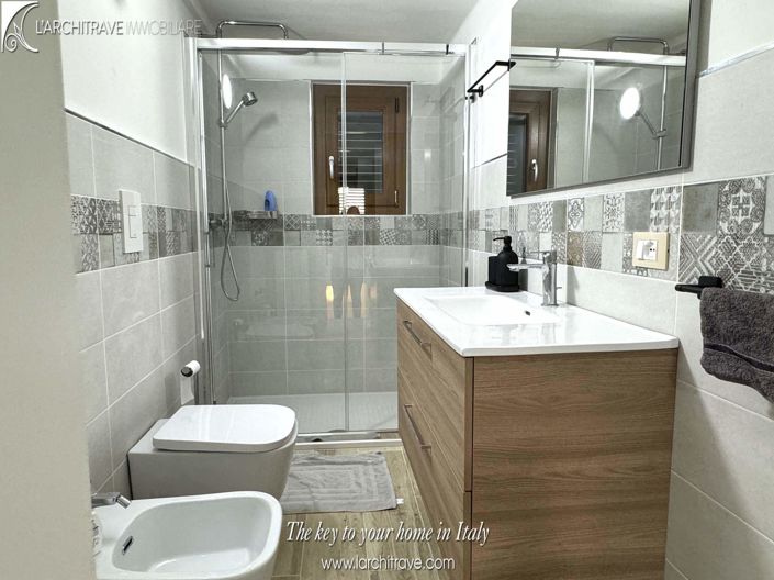 Image No.10-3 Bed House for sale